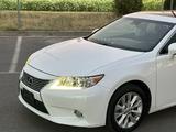 Lexus ES 300h 2013 года за 9 890 000 тг. в Шымкент – фото 2