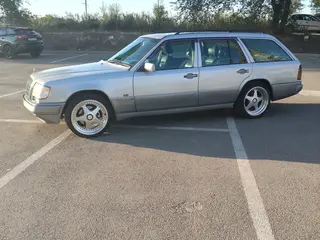Mercedes-Benz E 320