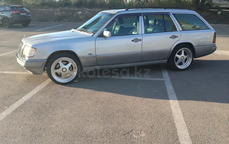 Mercedes-Benz E 320 1994 года за 3 500 000 тг. в Алматы