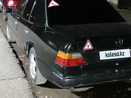 Mercedes-Benz E 230 1989 года за 1 223 448 тг. в Тараз – фото 3