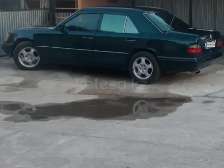 Mercedes-Benz E 280 1995 года за 2 750 000 тг. в Жетиген – фото 2