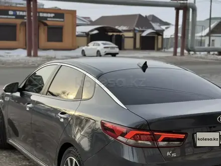 Kia K5 2020 года за 10 000 000 тг. в Уральск – фото 24