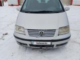 Volkswagen Sharan 2001 годаүшін3 300 000 тг. в Костанай