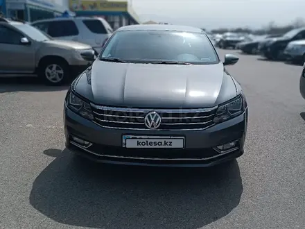 Volkswagen Passat 2019 года за 8 300 000 тг. в Алматы – фото 2