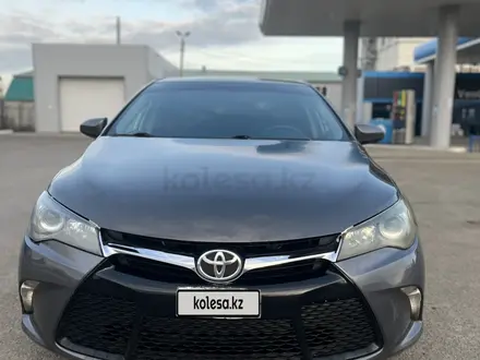 Toyota Camry 2015 года за 5 200 000 тг. в Уральск – фото 3