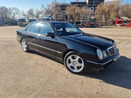 Mercedes-Benz E 320 2000 года за 5 100 000 тг. в Алматы – фото 4