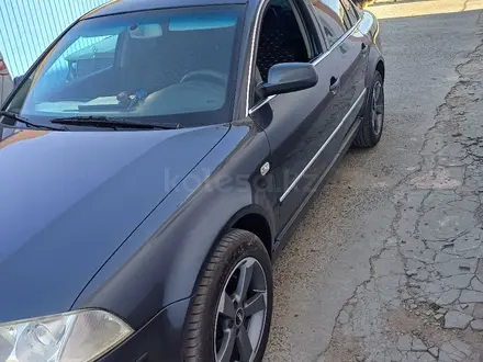 Volkswagen Passat 2002 года за 3 000 000 тг. в Атырау – фото 5