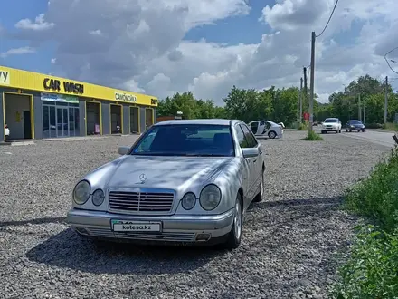 Mercedes-Benz E 280 1997 года за 2 700 000 тг. в Астана – фото 4