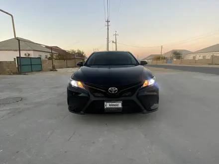 Toyota Camry 2018 года за 8 500 000 тг. в Актау