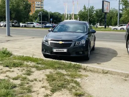 Chevrolet Cruze 2012 года за 4 800 000 тг. в Актобе – фото 2