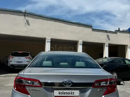 Toyota Camry 2013 года за 6 800 000 тг. в Кульсары – фото 13