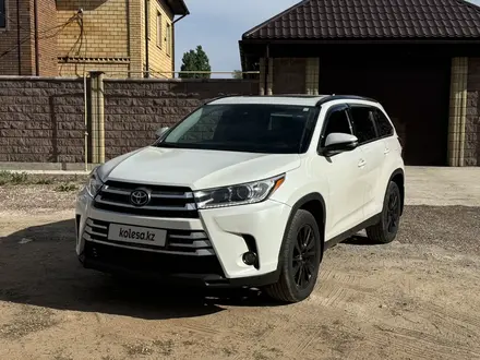 Toyota Highlander 2019 года за 18 800 000 тг. в Астана