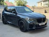BMW X5 2019 года за 29 000 000 тг. в Алматы – фото 2