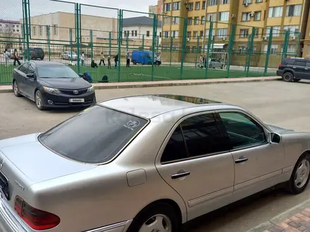 Mercedes-Benz E 320 1999 года за 3 700 000 тг. в Актау – фото 3