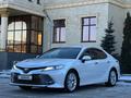 Toyota Camry 2018 годаfor14 300 000 тг. в Актобе – фото 2