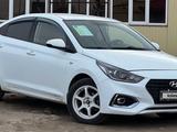 Hyundai Accent 2018 года за 6 000 000 тг. в Уральск – фото 2