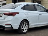 Hyundai Accent 2018 года за 6 000 000 тг. в Уральск – фото 3