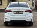 Hyundai Accent 2018 года за 6 000 000 тг. в Уральск – фото 5