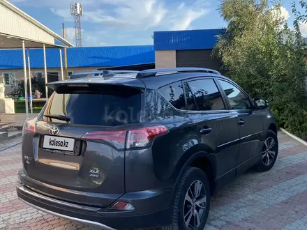 Toyota RAV4 2017 года за 7 900 000 тг. в Уральск – фото 5