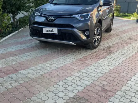 Toyota RAV4 2017 года за 7 900 000 тг. в Уральск – фото 7