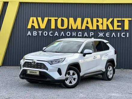 Toyota RAV4 2019 года за 12 850 000 тг. в Актобе