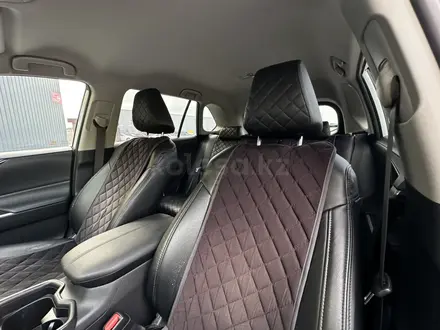 Toyota RAV4 2019 года за 12 850 000 тг. в Актобе – фото 12