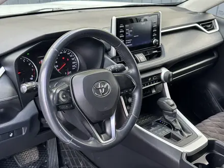 Toyota RAV4 2019 года за 12 850 000 тг. в Актобе – фото 13