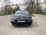 Hyundai Elantra 2023 года за 8 300 000 тг. в Алматы – фото 2