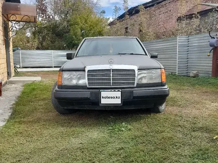 Mercedes-Benz E 230 1991 года за 1 500 000 тг. в Караганда – фото 3