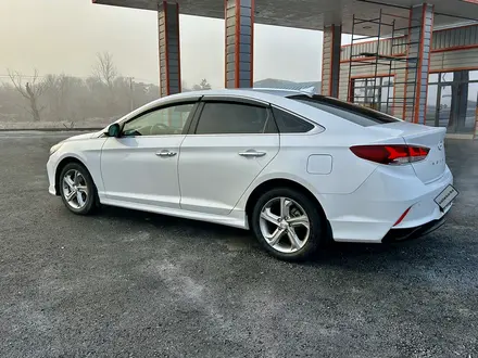 Hyundai Sonata 2017 года за 8 500 000 тг. в Актобе – фото 4