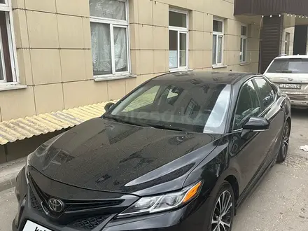 Toyota Camry 2020 года за 14 000 000 тг. в Балхаш