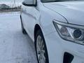 Toyota Camry 2015 годаfor11 450 000 тг. в Актобе – фото 2