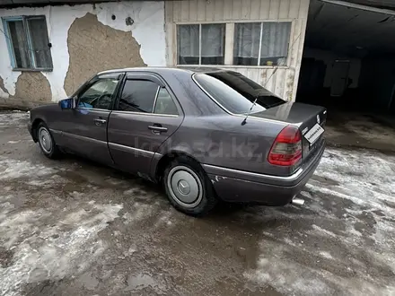 Mercedes-Benz C 200 1993 года за 2 100 000 тг. в Алматы – фото 4
