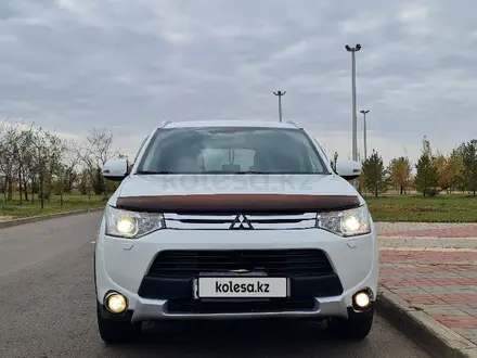 Mitsubishi Outlander 2014 года за 8 900 000 тг. в Астана – фото 2