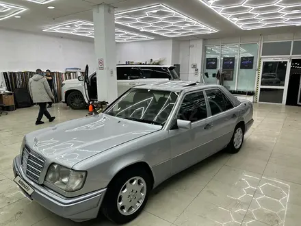 Mercedes-Benz E 220 1993 года за 3 300 000 тг. в Тараз – фото 11