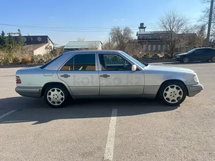 Mercedes-Benz E 220 1994 года за 4 300 000 тг. в Алматы – фото 11