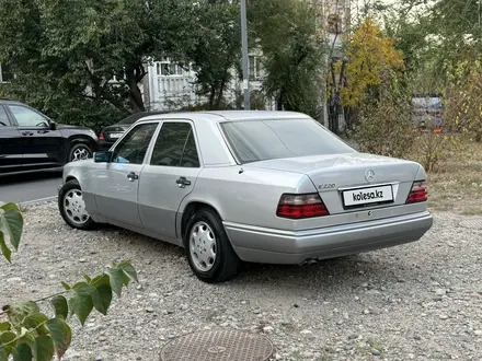 Mercedes-Benz E 220 1994 года за 4 300 000 тг. в Алматы – фото 14