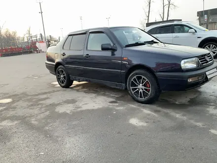 Volkswagen Vento 1994 года за 1 250 000 тг. в Алматы – фото 2