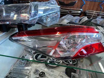 Фонарь задний левый на крыло для Toyota Camry 70 за 85 000 тг. в Астана