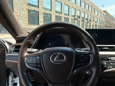 Lexus ES 250 2018 года за 18 000 000 тг. в Алматы – фото 14