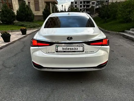 Lexus ES 250 2018 года за 18 000 000 тг. в Алматы – фото 4
