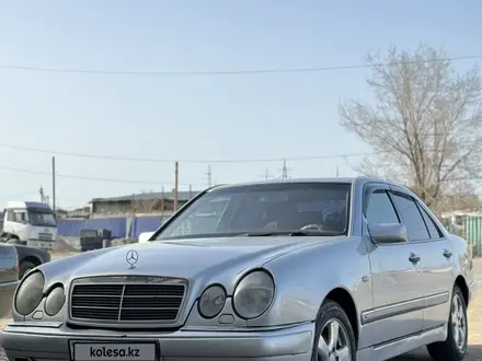 Mercedes-Benz E 200 1998 года за 2 000 000 тг. в Жезказган