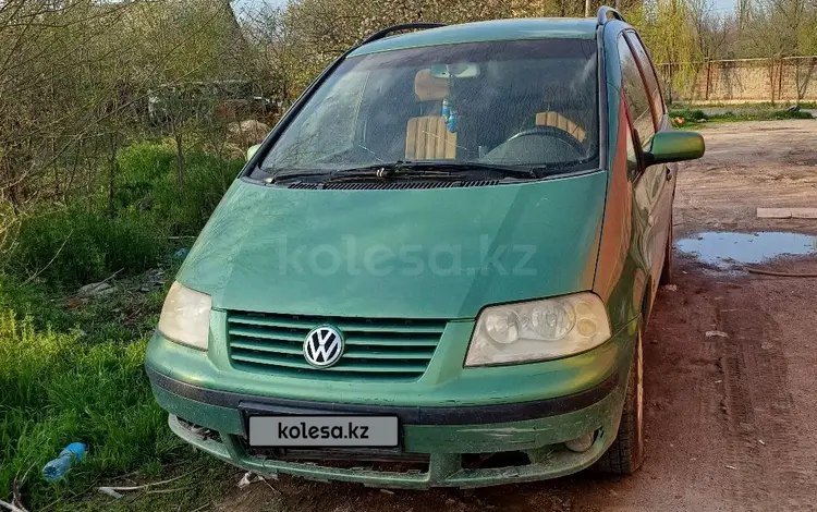 Volkswagen Sharan 2003 года за 2 700 000 тг. в Алматы
