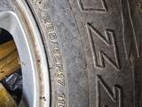 Шина и диски оригинальные диски зимняя шина почти новые подходят крузак за 300 000 тг. в Алматы – фото 5