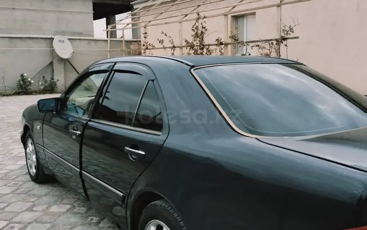 Mercedes-Benz E 320 1999 годаfor4 000 000 тг. в Актау