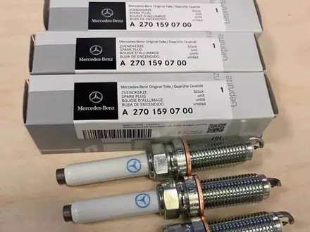 Свечи зажигания оригинал Mercedes за 7 500 тг. в Алматы – фото 2