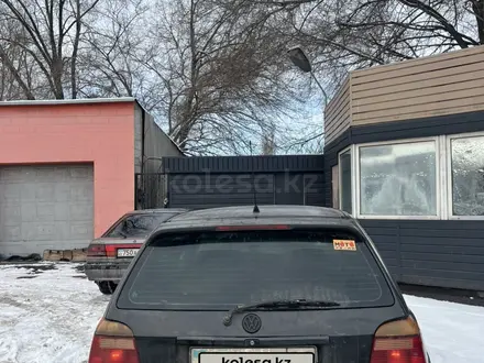 Volkswagen Golf 1994 года за 700 000 тг. в Алматы