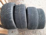 Шины 225/40/18 бриджистон. за 85 000 тг. в Актобе