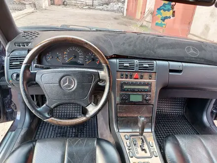 Mercedes-Benz E 320 1999 года за 3 000 000 тг. в Караганда – фото 7