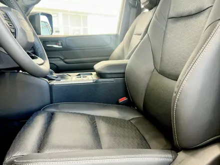 Toyota Land Cruiser Prado Luxe 2025 года за 47 990 000 тг. в Астана – фото 15